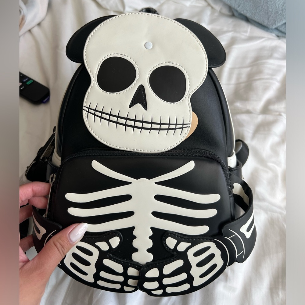 BNWT skeleton mickey loungefly backpack